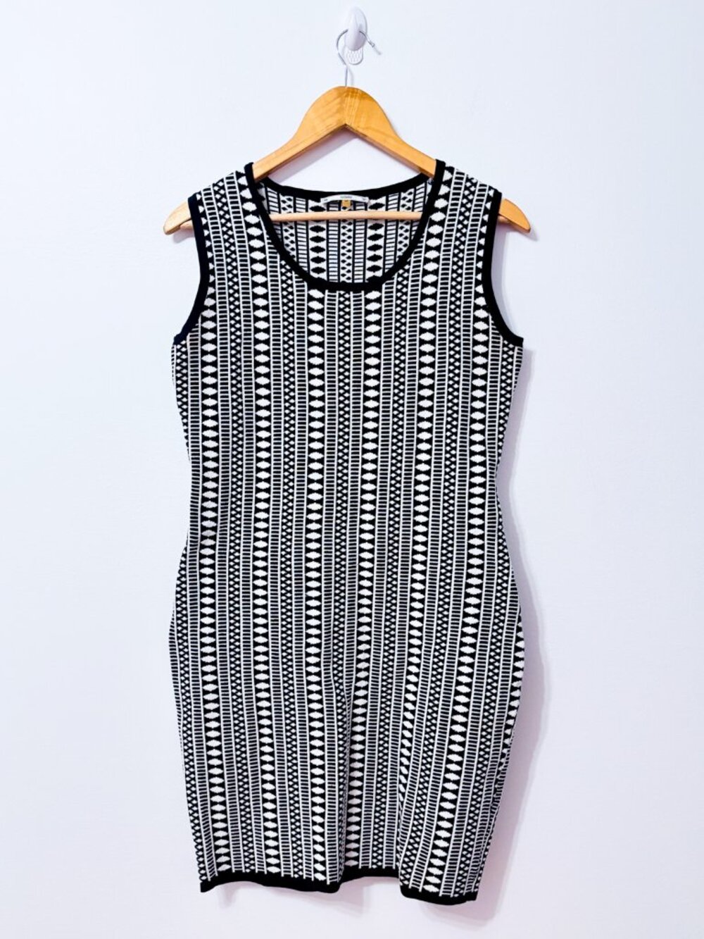 SIONI Black White Geometric Knit Sleeveless Bodycon Sheath Dress Medium